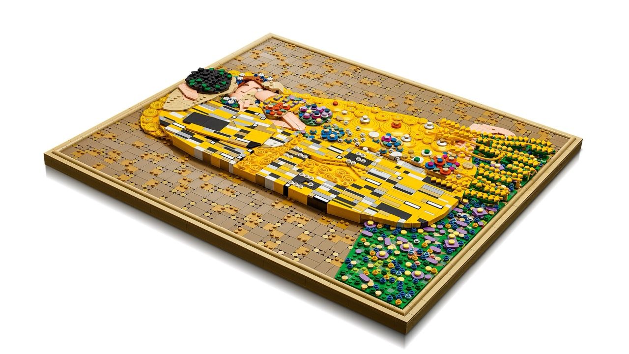 LEGO Art Gustav Klimt The Kiss set featuring gold and black mosaic design with colorful decorative elements on wooden frame.