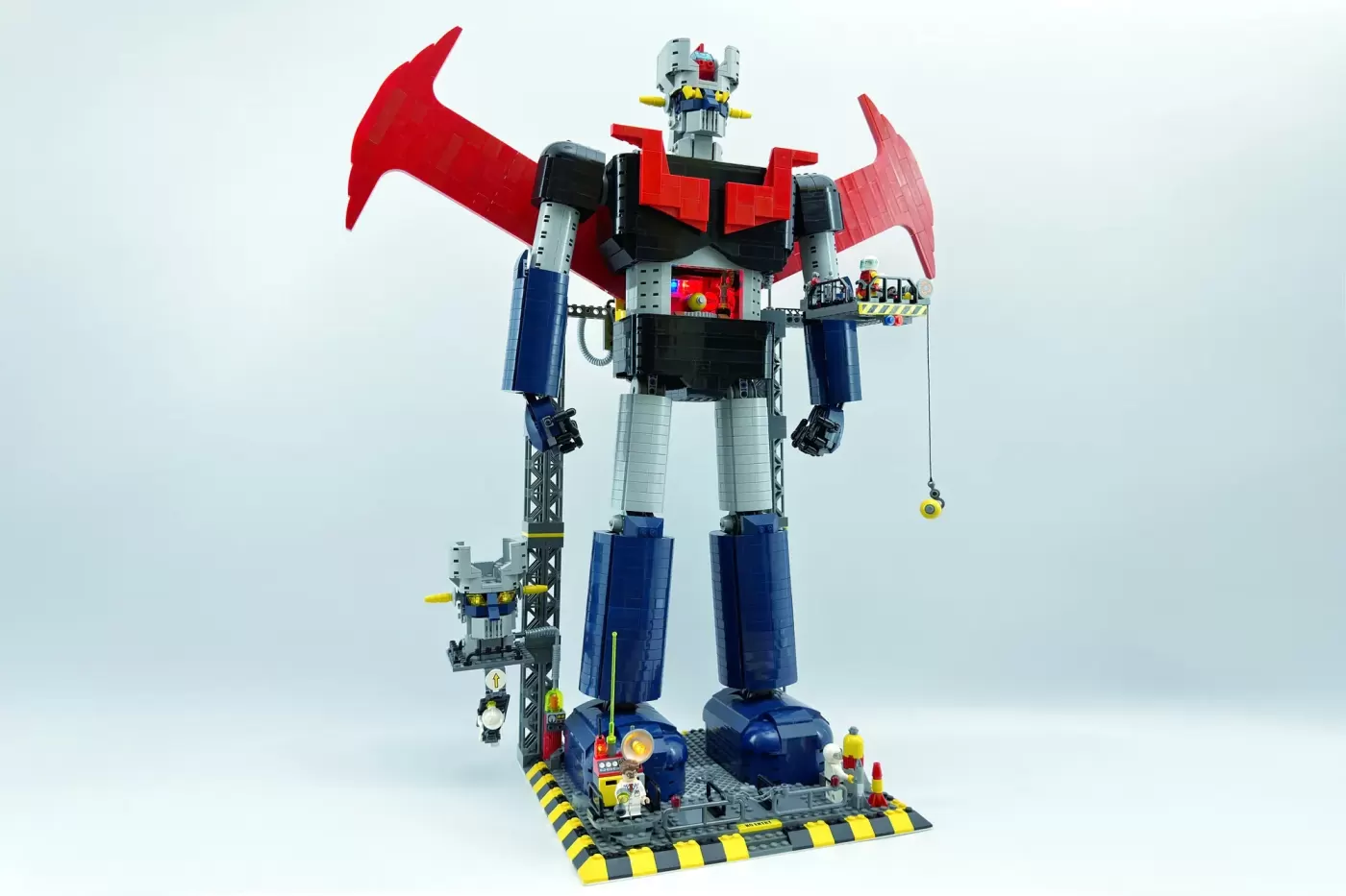 Mazinger Z LEGO® Ideas Project Brings 3,210-Piece Mecha Giant to Life (3210) — contents